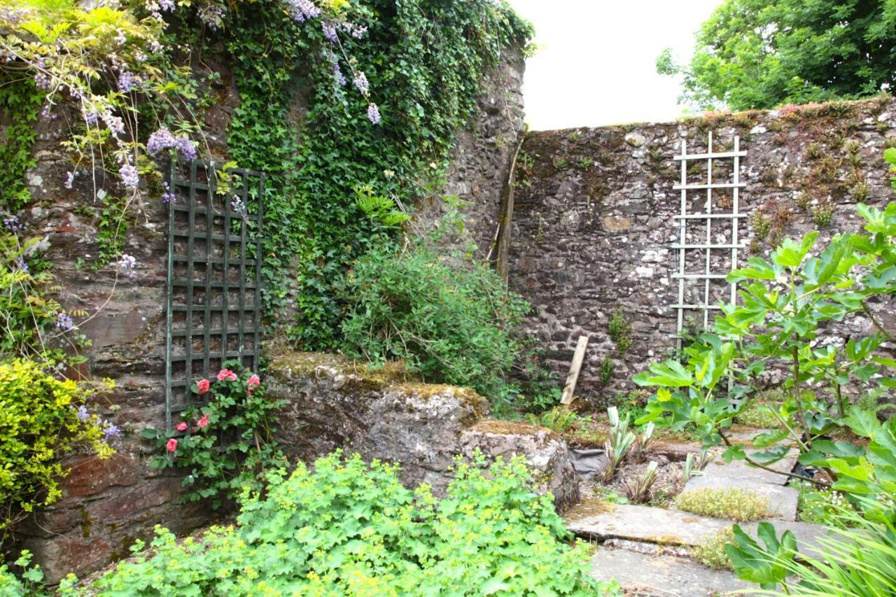 Willowhill House Bed & Breakfast 3*